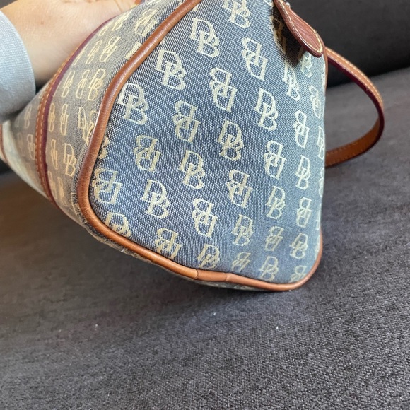 Dooney & Bourke Monogram Cloth Barrel Blue and Tan Shoulder Bag Y2K - Picture 8 of 15